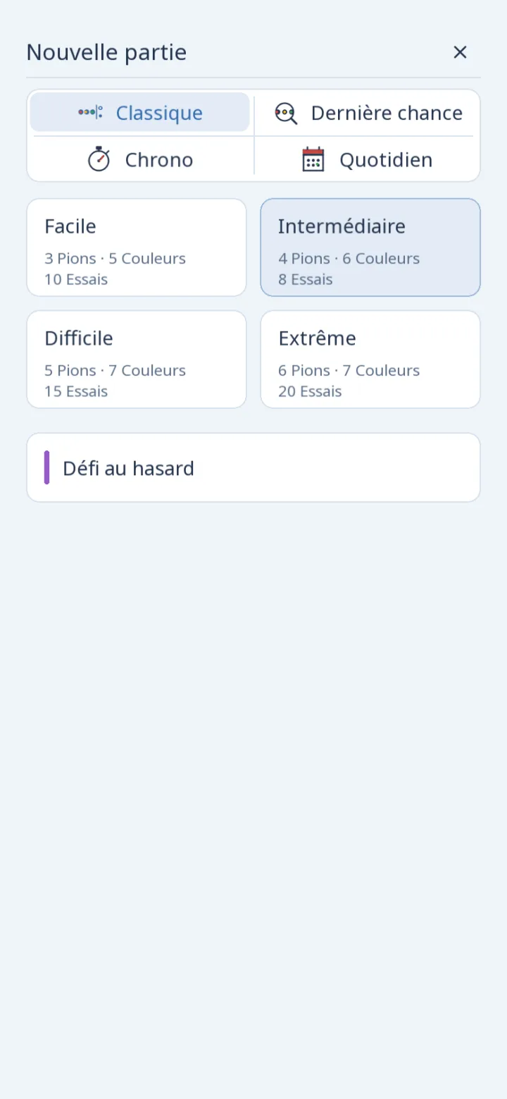 Menu Nouvelle partie de Code Breaker sur téléphone, thème clair : les onglets Classique, Dernière chance, Chrono et Quotidien en haut, puis les niveaux Facile, Intermédiaire, Difficile, Extrême et Défi au hasard.